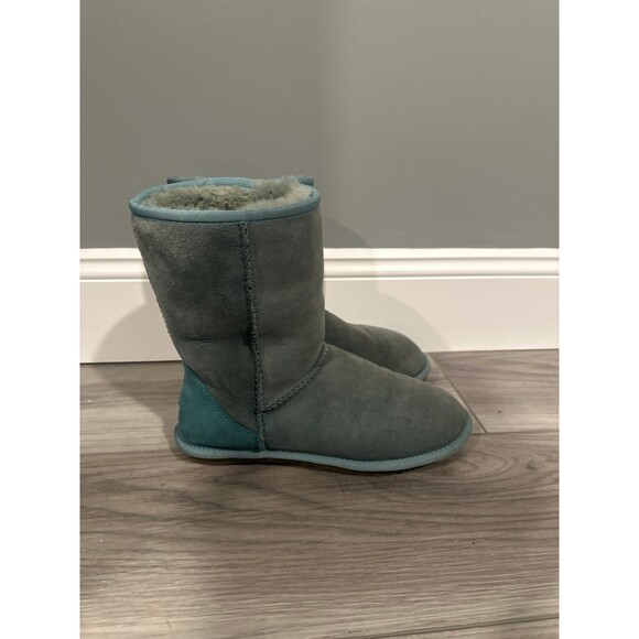 UGGs - Picture 4 of 7